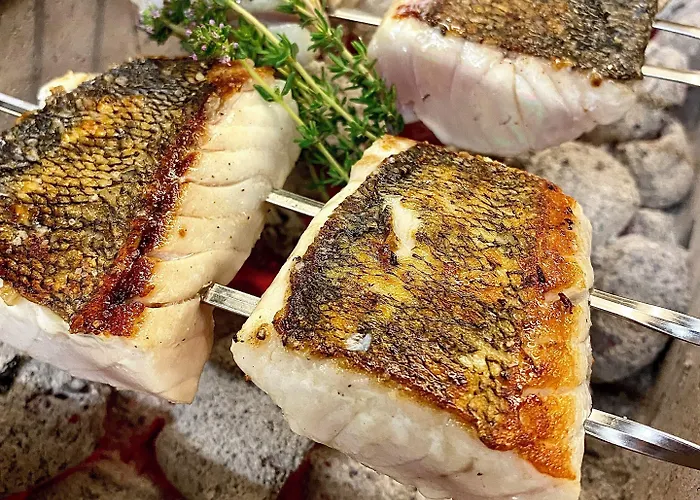 Logis & Restaurant Le Cheval Blanc Et Clovis 酒店 3*