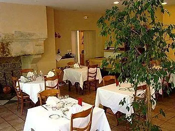 酒店 Logis & Restaurant Le Cheval Blanc Et Clovis 3*